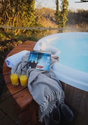 Wales Romantic Hot Tub Breaks Carmarthenshire | Chestnut Cabin Lodge