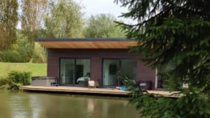 devon luxury hot tub lodge for couples