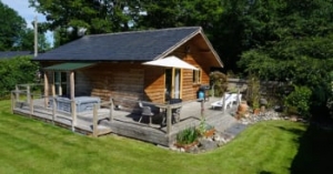 Welsh Borders romantic hot tub lodge for couples near Shrewsbury | Buzzard Lodge