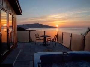 Last Minute Hot Tub Cottages UK