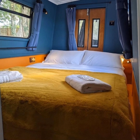 Kingfisher narrowboat, Chesterfield Canal