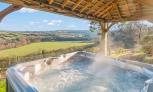 Cornwall hot tub lodge for couples near Barnstaple